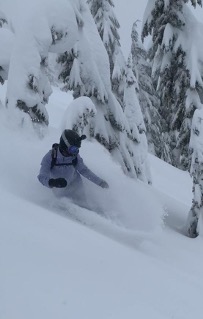 Khai snowboarding